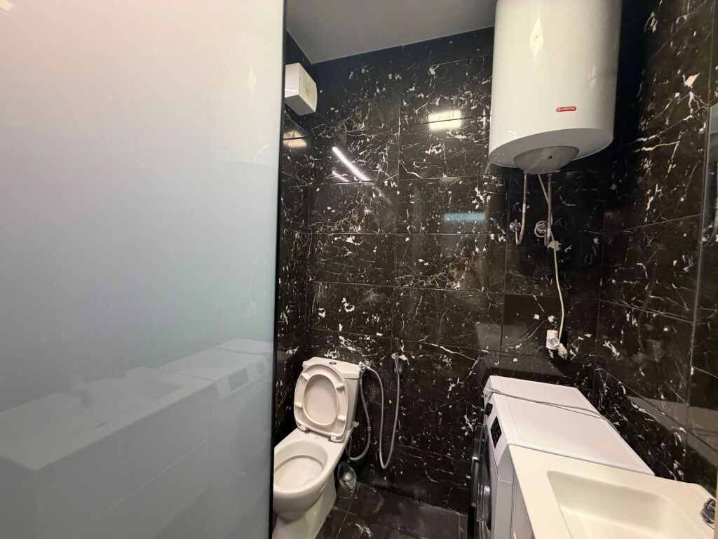 Shitet, Apartament 1+1, Në Shkëmbin e Kavajës – Mbrapa Hotel Besani.