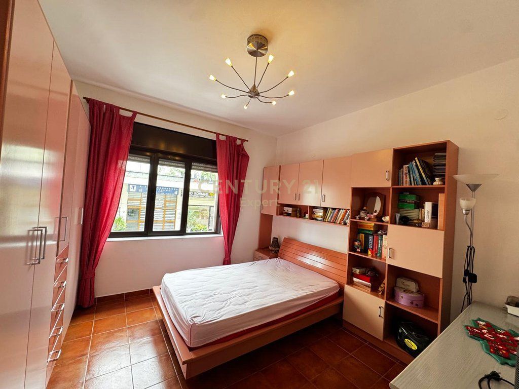 SHESIM APARTAMENT NE MYSLYM SHYR 182M2 KATI I PARE/MUNDESI BIZNESI !