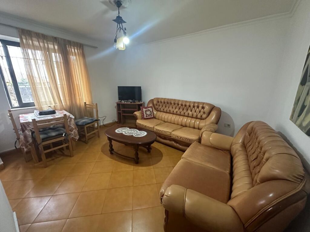 🏢Prane Shkolles se Bashkuar, shitet apartament 1+1,   8,500,000Leke