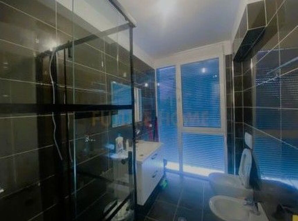 Qira, Apartament 2+1, Rruga e Barrikadave, Tiranë.
