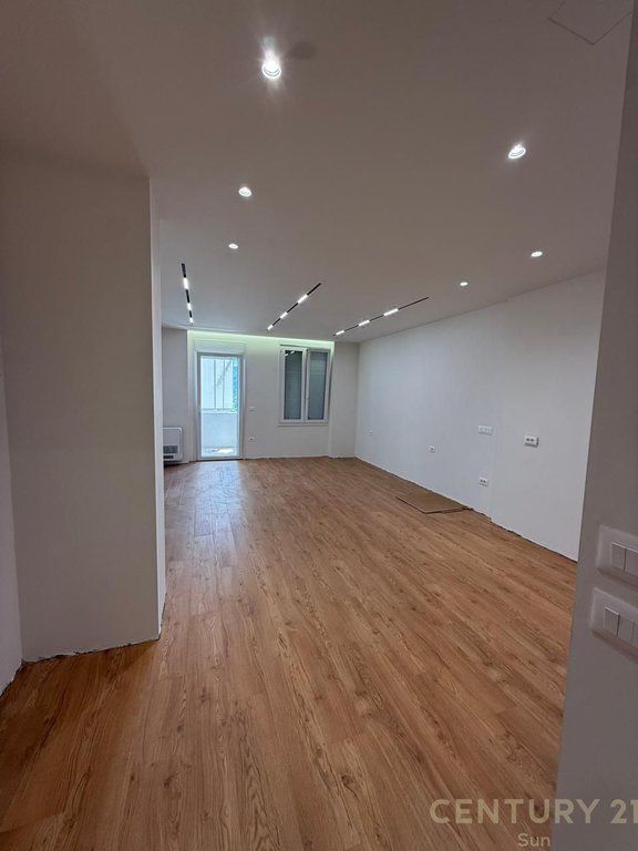 APARTAMENT 2+1+2 ME QIRA PER ZYRA, TEK ISH-EKSPOZITA, TIRANE! 1,300 € /Muaj
