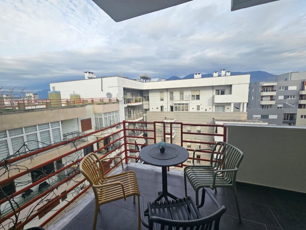 Apartament 1+1 per qira tek Pazari i Ri!