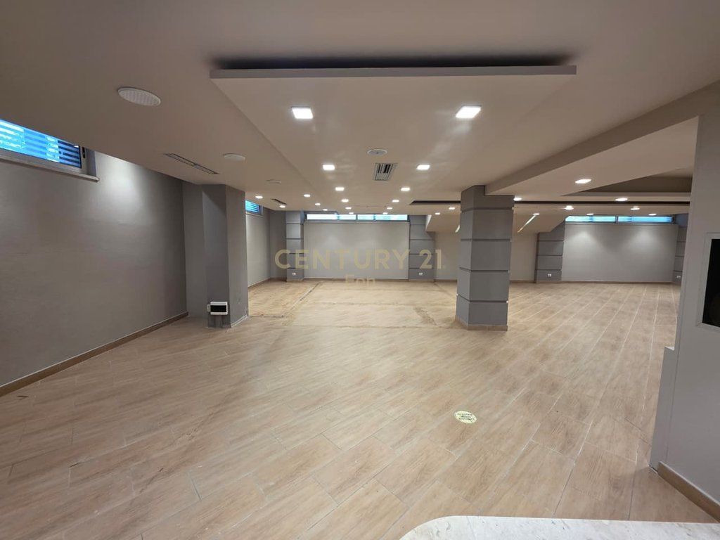 COMMERCIAL SPACE FOR SALE IN THE CENTER OF DURRES, IN THE BUSINESS CENTER "RADESSA" !