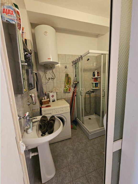 SHITET APARTAMENT 2+1 TEK SHKEMBI KAVAJES !