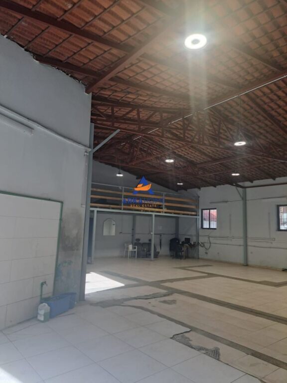 JEPET AMBJENT ME QERA 200M2 "PAZARI I RI" CMIMI SIPAS KERKESES