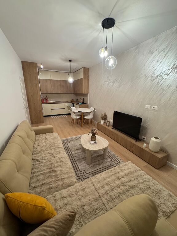 Apartament 2+1 me qera (Qender)