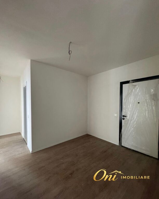 JEPET ZYRE ME QERA 100M2 ASTIR