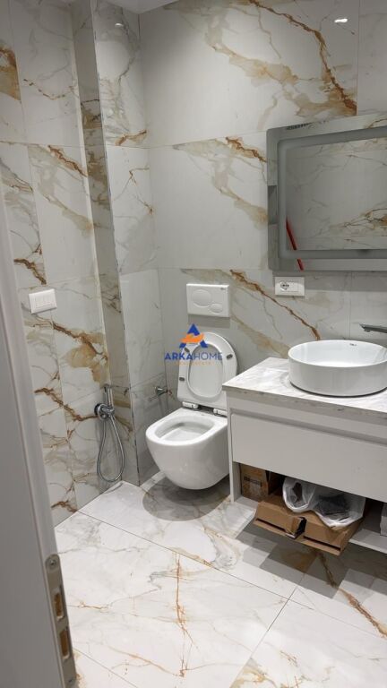 SHITEN AMBIENTE 60M2 DHE 40M2 "TEK GJYKATA E SHKALLES SE PARE, PERBALLE ME SHERBIMIN E PROVES" 260.000 EURO