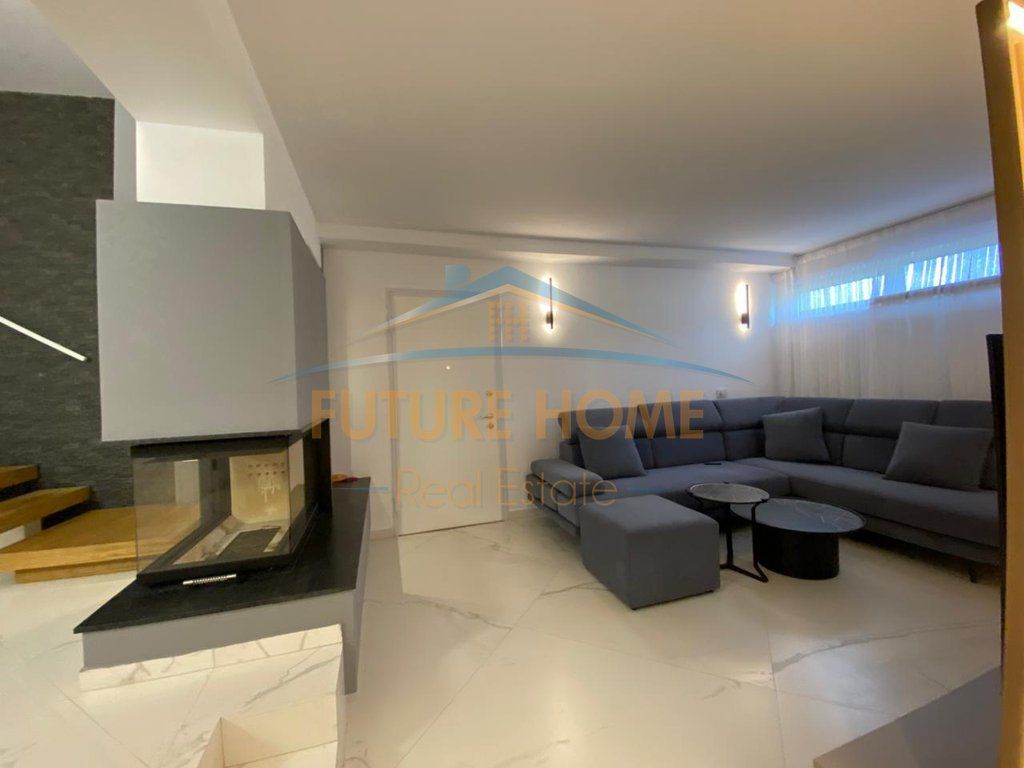 Shitet, Triplex 3+2+4 Poste Parkimi, Grey Stone 2 Residence , Liqeni i Thatë