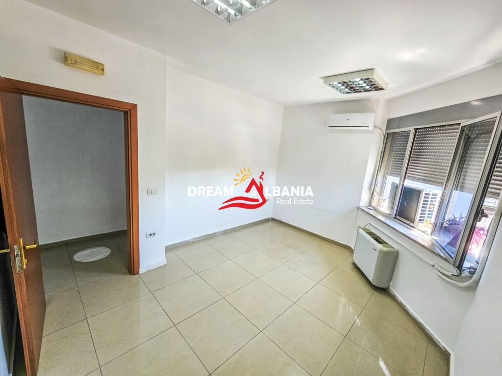 Jepet Me Qera Ambient Biznesi tek Rruga e Dibres,afer Selvise.(ID 42611552)