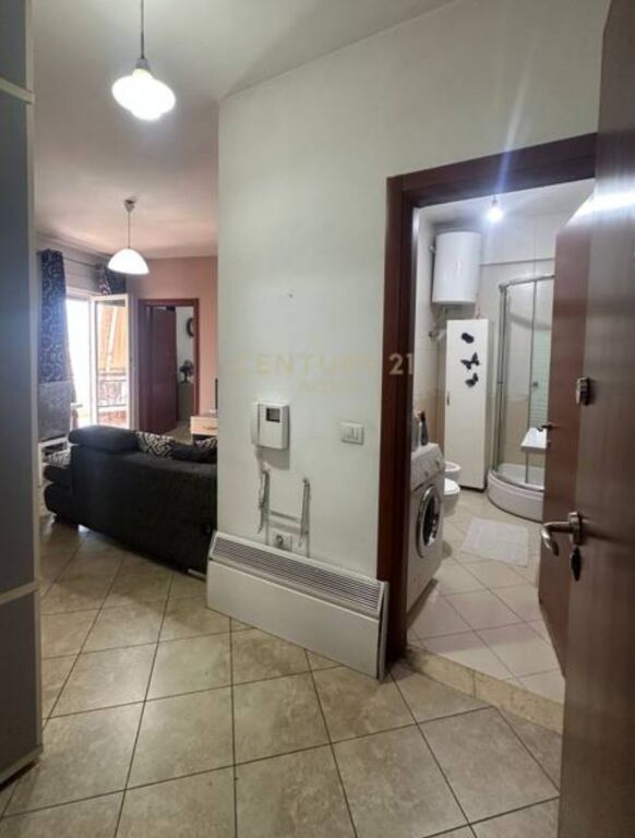 Shitet Apartament 1+1 me Verandë