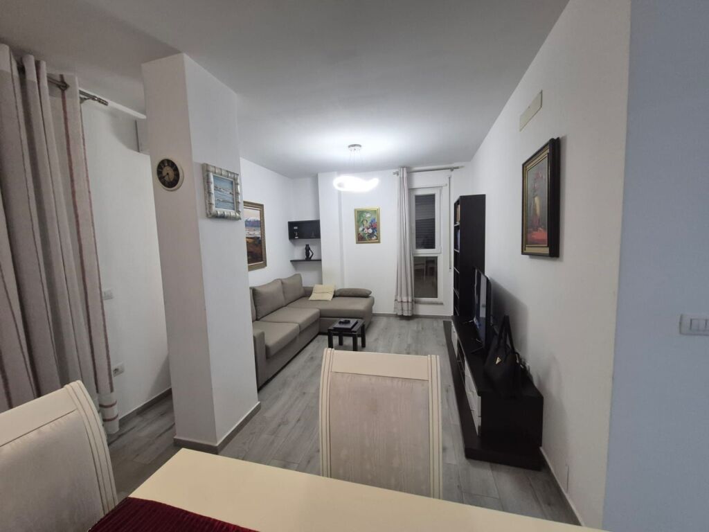 APARTAMENT ME QERA 1+1+P TE RRUGA FERIT XHAJKO