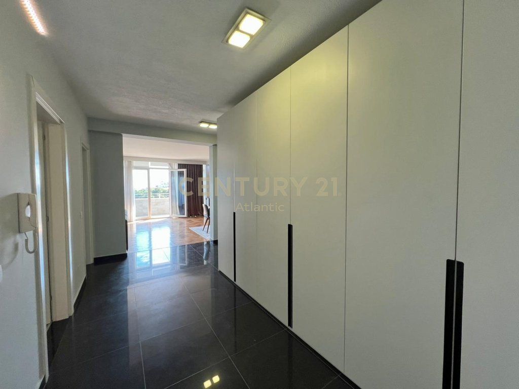 EXCLUSIVE ! SHITET APARTAMET LUXURY 2+1+2 TUALETE + 80M2 VERANDE DHE 1 GARAZHD NE PLAZH ILIRIA DURRES !