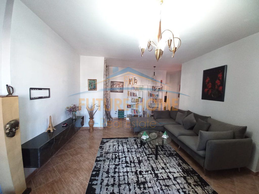 Qera, Apartament 3+1, Rruga Dritan Hoxha, Tiranë. 600 €