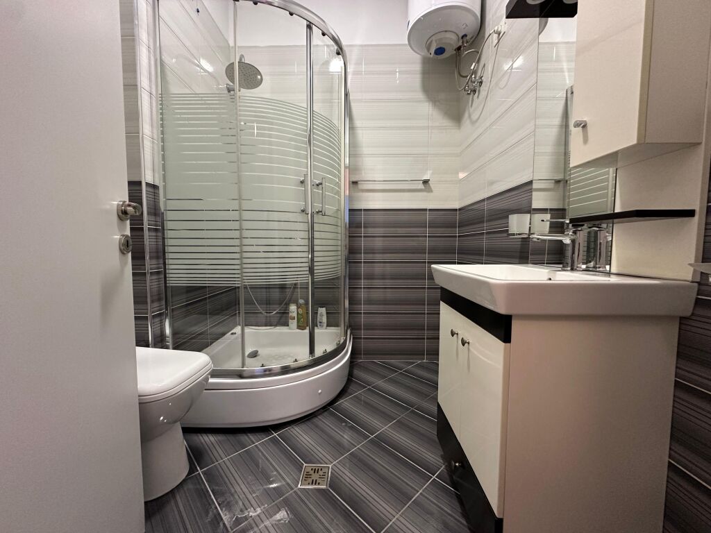 Jepet me Qira Apartament 2+1+2 - Komuna e Parisit