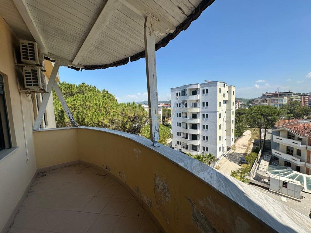 WE SELL A 279M2 ROOF IN GOLEM 100 METERS FROM THE SEA !