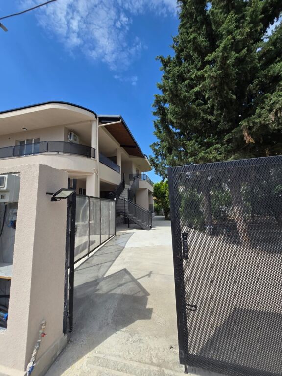 Jepet shtepi private 2 kateshe me qera tek Casa Italia