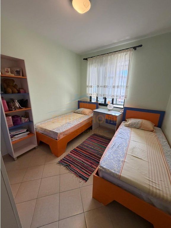 Shitet, Apartament 2+1+2, Unaza Re