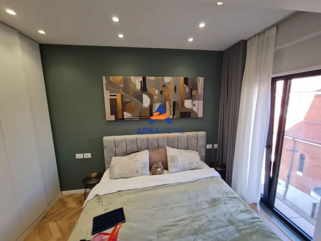 SHITET APARTAMENT 1+1+ BALLKON " RRUGA KAVAJËS " 245263 EURO