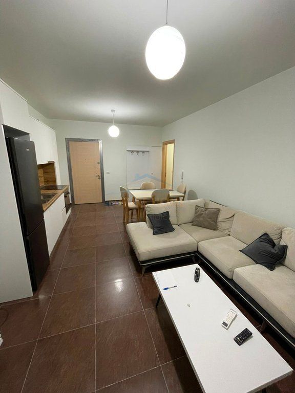 Shitet, Apartament 2+1+Verandë, Vila e Zogut, Durrës.
