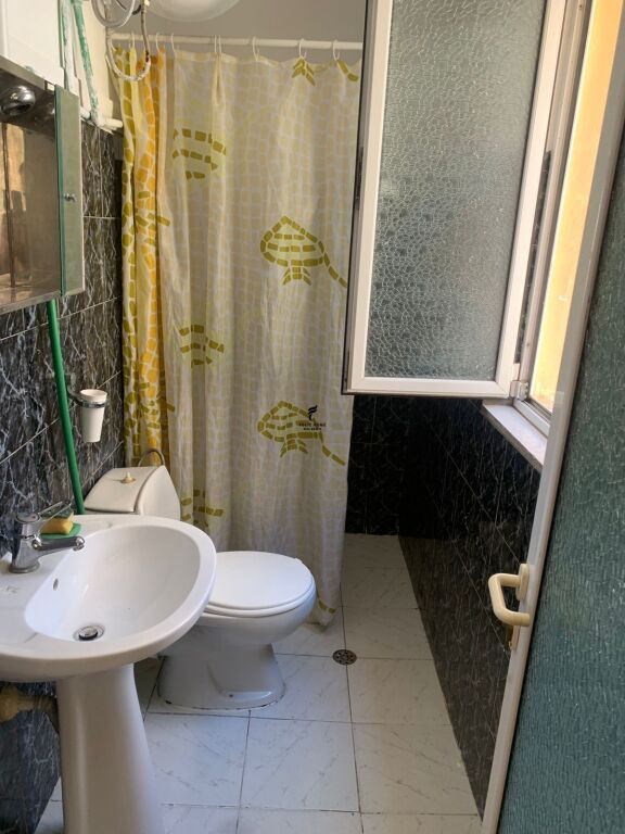 APARTAMENT ME QERA 1+1 MYSLYM SHYRI 50.000 LEKE FH-77784