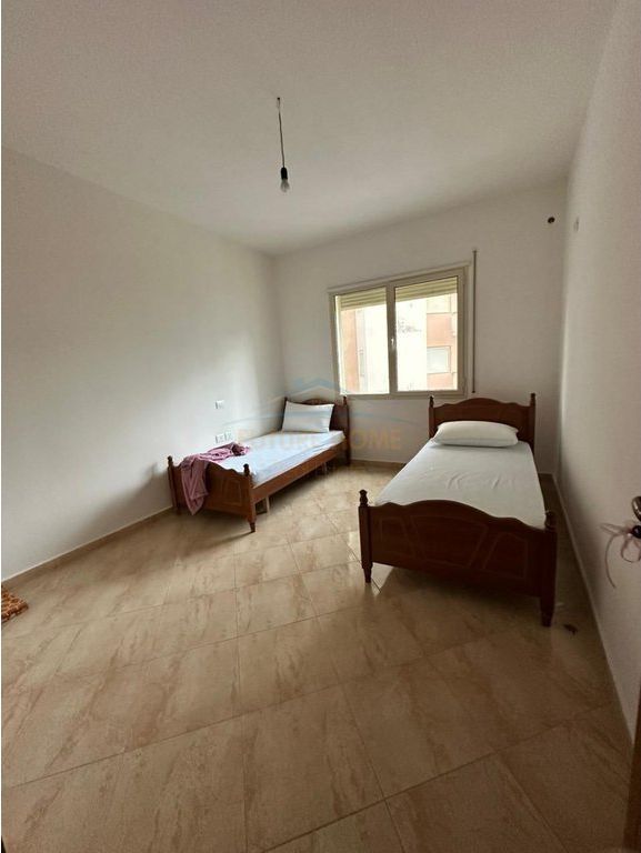 Shitet, Apartament 2+1+2,Lungomare, Vlorë.