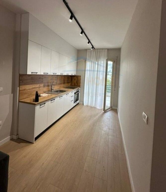 Shitet, Apartament 2+1, Fresk, Tirane​