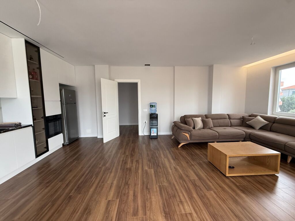 Apartament 3+1+2 ne Sauk me post parkim