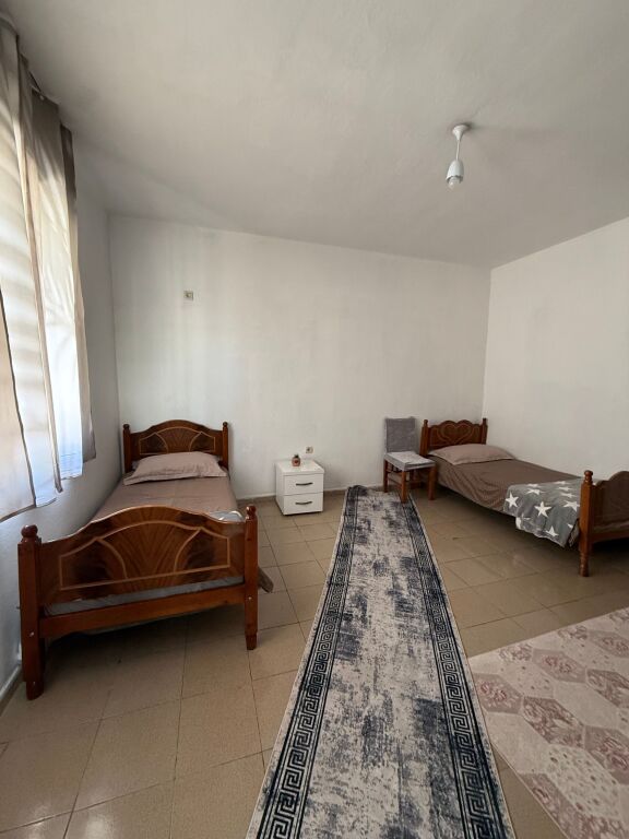 Qera | Vilë 2 + 1 | Rruga 5 Maji | 350 €/muaj