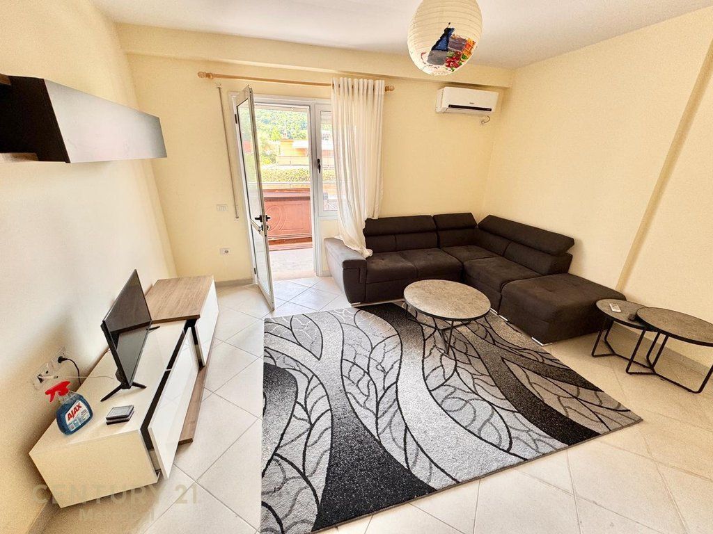 Apartament 2+1 per shitje mbi Kopshtin Botanik te Xhamia e Selites