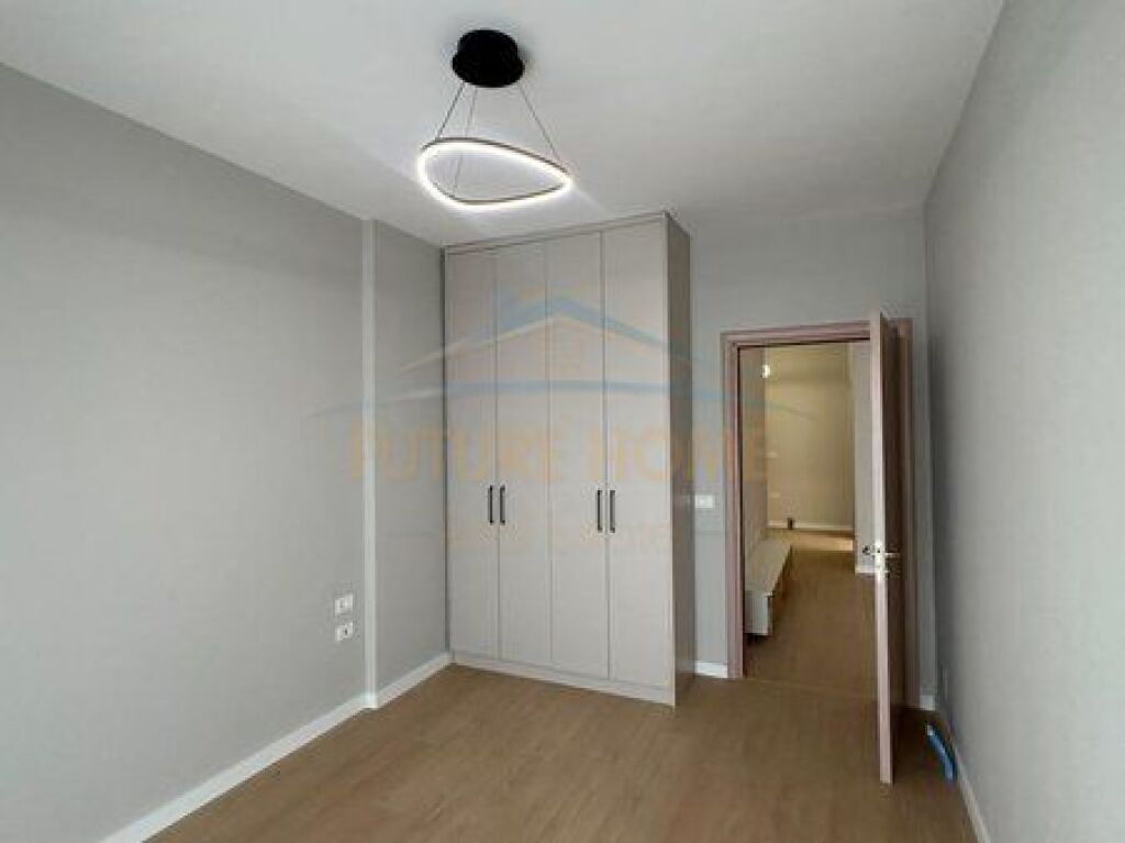Shitet, Apartament 2+1, Fresk, Tirane