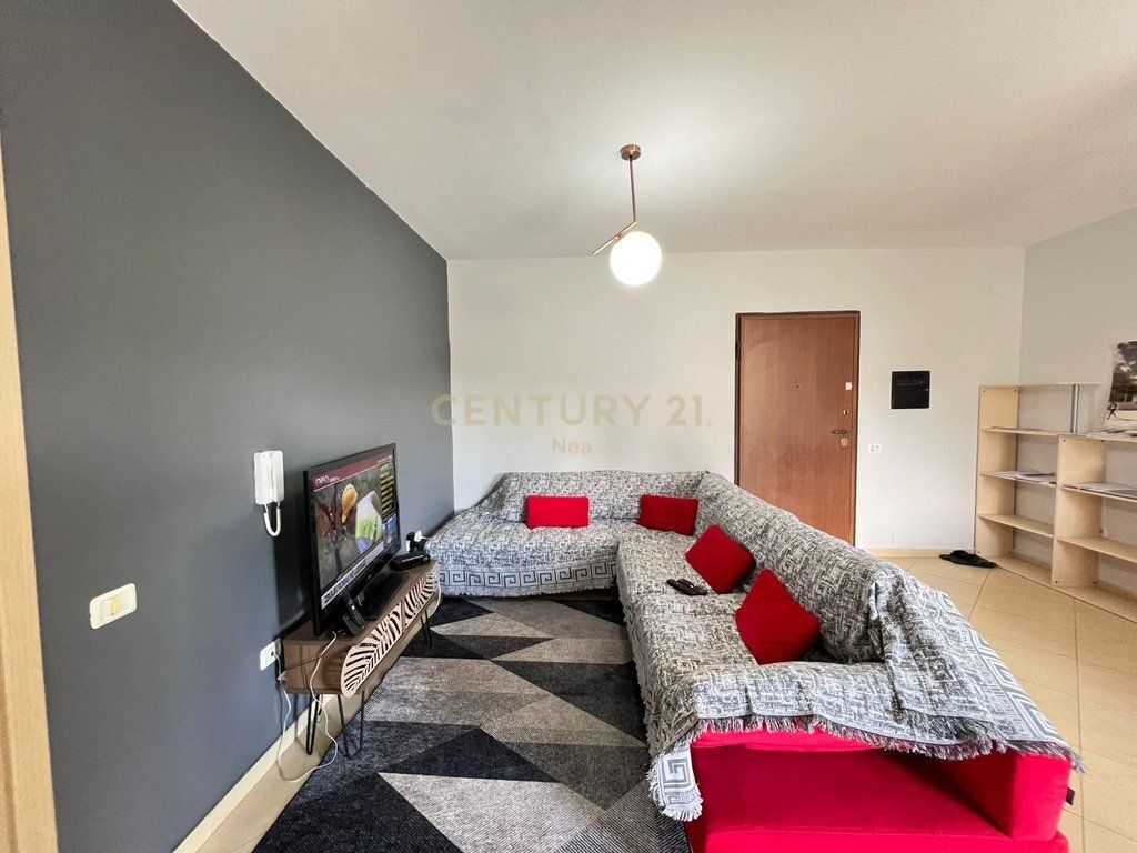 Appartamento 2+1+2 più posto auto in affitto presso il Giardino Botanico! 650 € /Mese