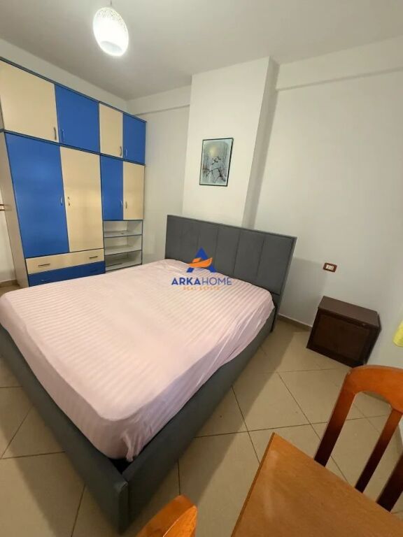 JEPET APARTAMENT 1+1+BALLKON ME QERA " YZBERISHT " 380 EURO