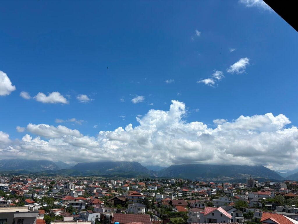 🏡 Shitet Apartament 1+1  📍 Instituti, pranë rrethrrotullimit