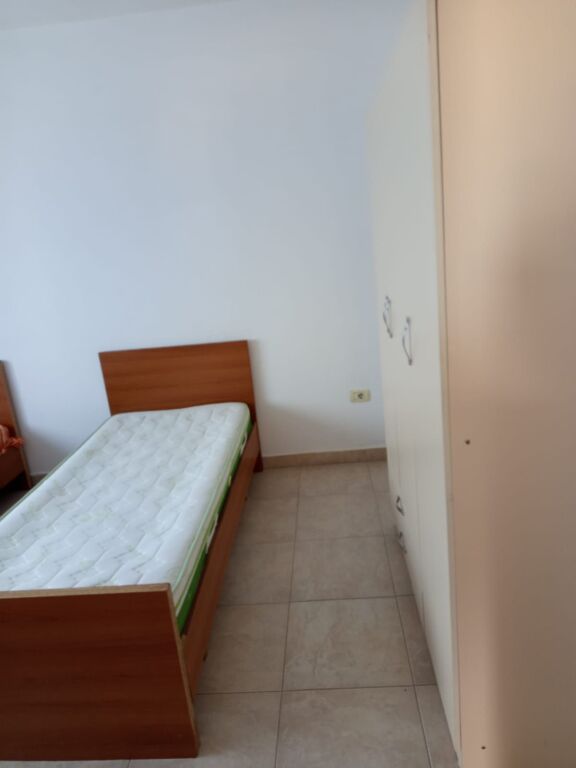 GARSIONERE 21000 LEKE.ZOGU I ZI
