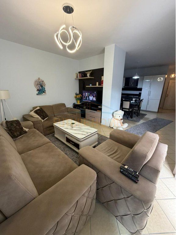 Shitet, Apartament 2+1+2, Unaza Re, Tirane. UNA69856
