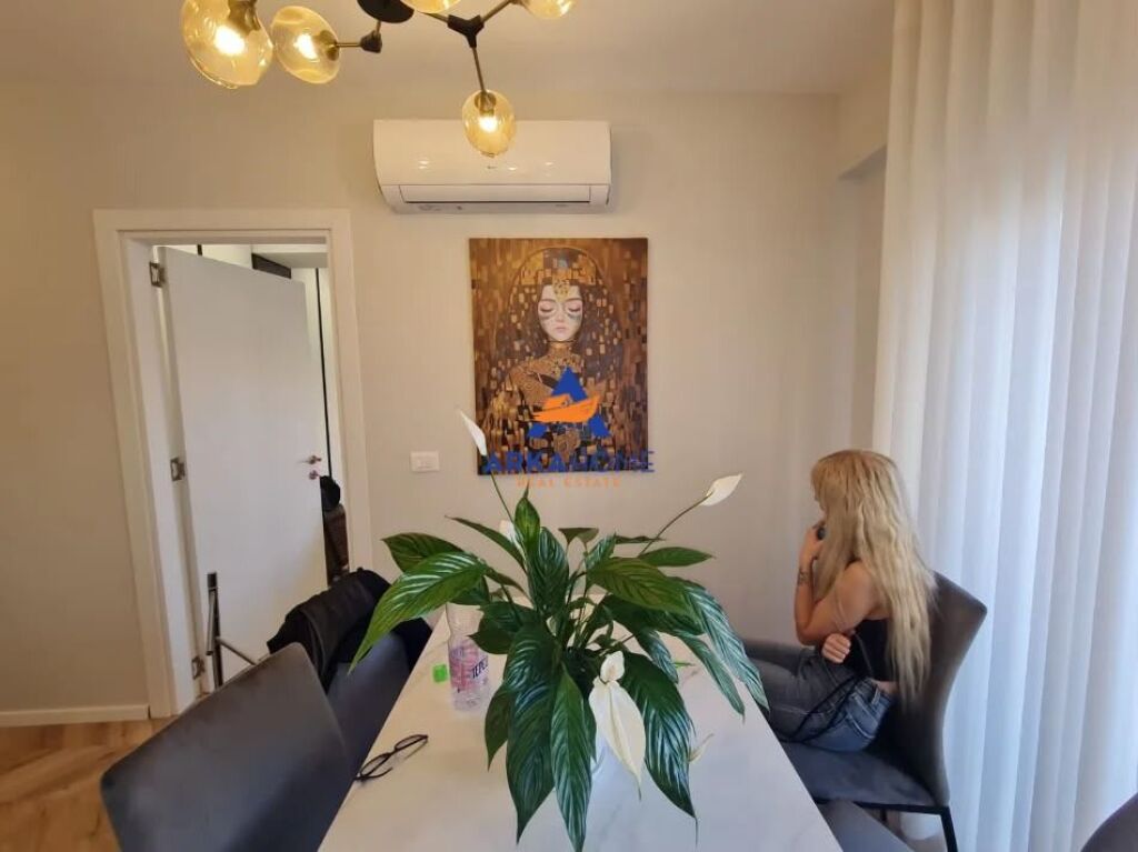 SHITET APARTAMENT 1+1+ BALLKON " RRUGA KAVAJËS " 245263 EURO