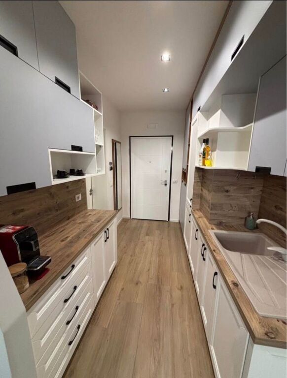 Jepet me qera apartament super i mobiluar tek Vilat Gjermane