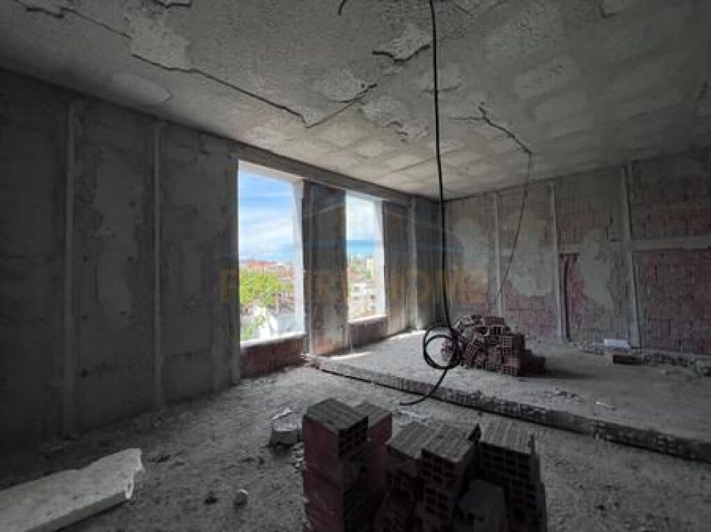 Shitet, Apartament 2+1+2, Ali Demi, Tiranë.
