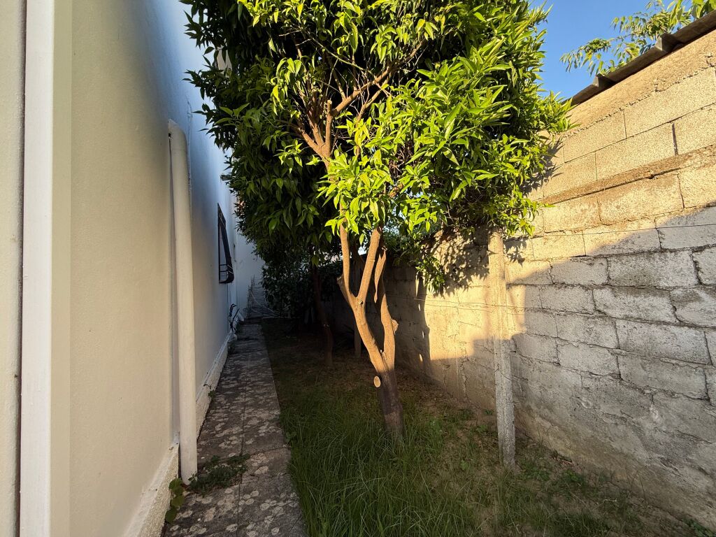 HOUSE FOR SALE TWO FLOORS