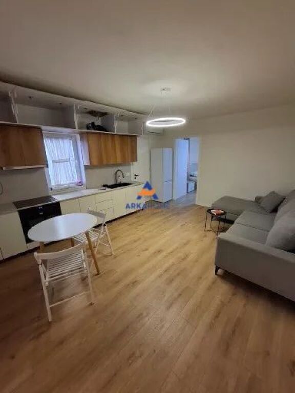JEPET APARTAMENT 2+1 ME QERA " RRUGA E BARRIKADAVE " 631 EURO