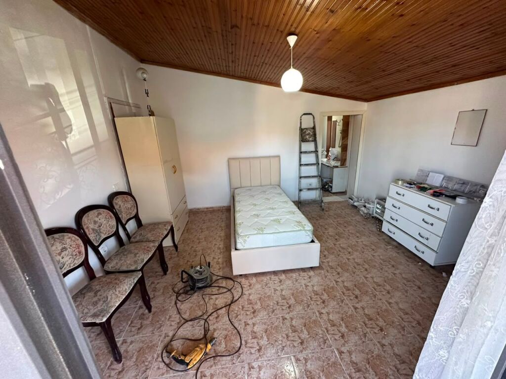 Affittasi appartamento 1+1 a Komuna vicino a Scuola At Zef Pllumi
