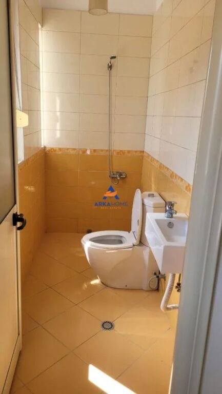 AFFITTASI APPARTAMENTO 3+1+3 CON VERANDA " VIA VIOLETA MANUSHI " 631 EURO