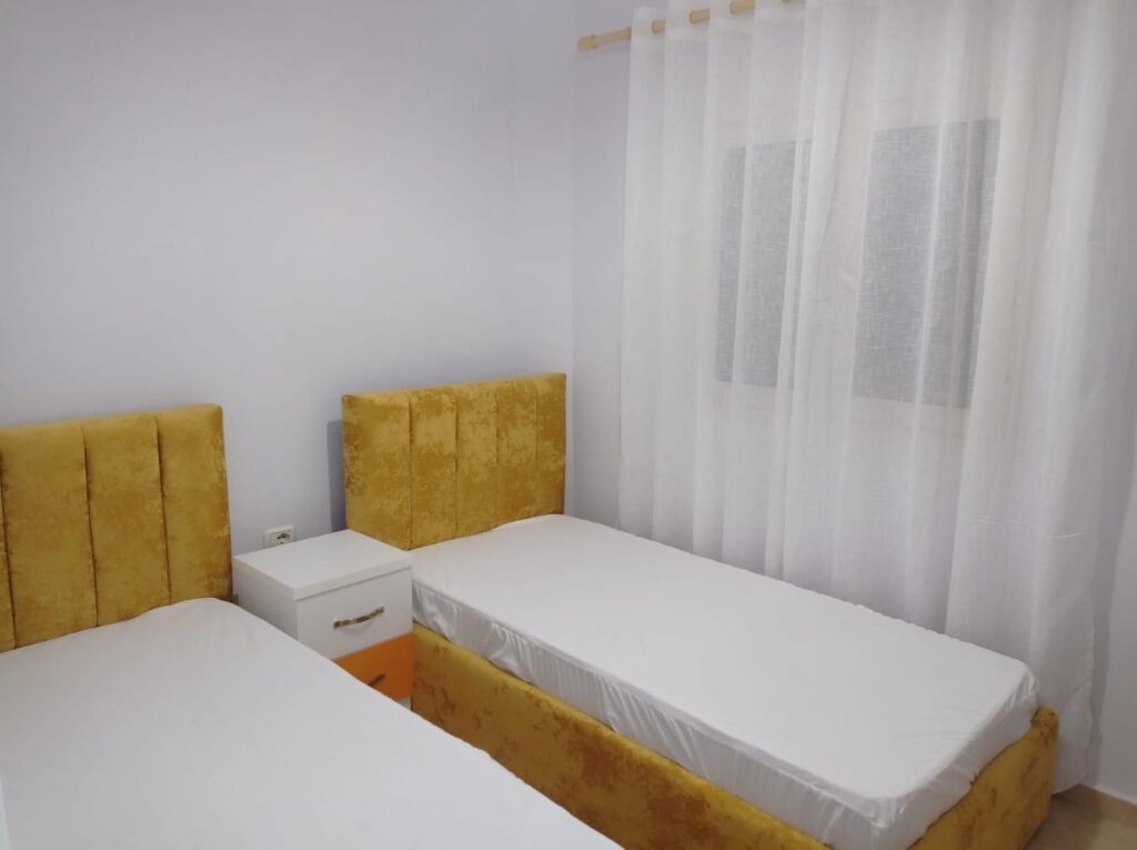 Apartament 2+1 me qera ne Porcelan perballe UET