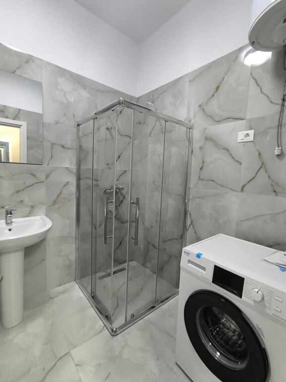 Jepet me qera Apartament 1+1 tek Kompleksi Aura