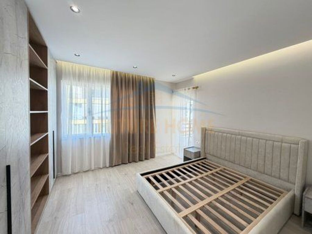 Shitet, Apartament 1+1, Unaza e Re, Tiranë