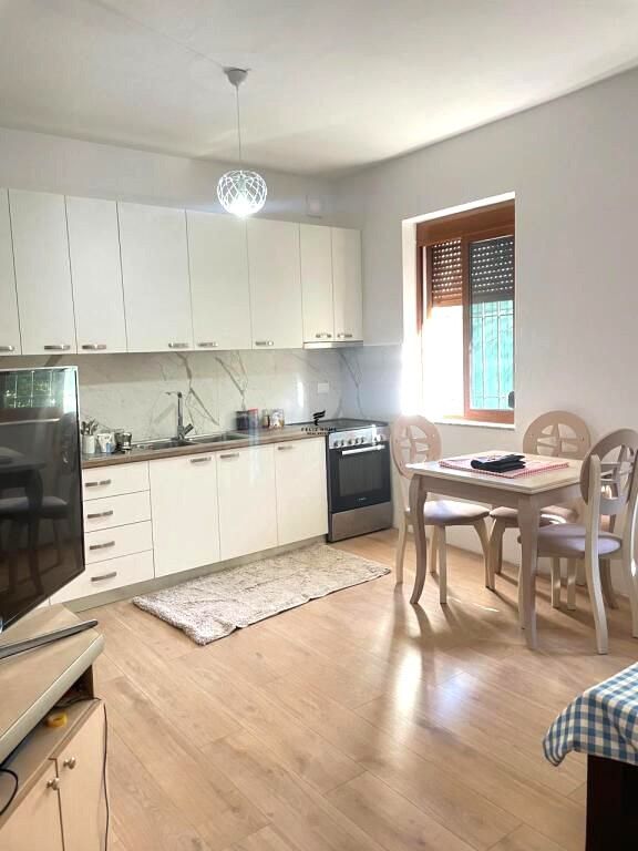 Affittasi Ingresso 2 Piani 2 più 1 a Selite, 500 MILA LEKE