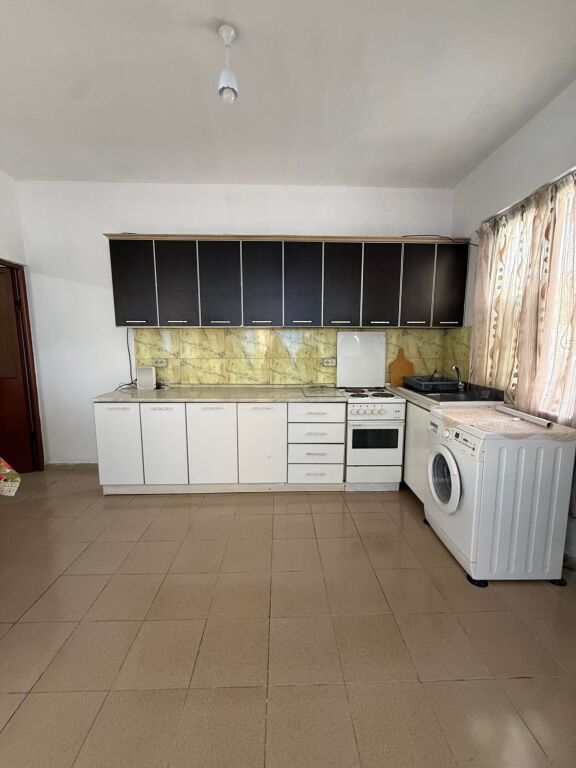 Qera | Vilë 2 + 1 | Rruga 5 Maji | 350 €/muaj