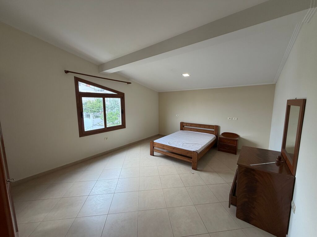 📣 QERA Apartament 3+1+2 📍 Vilat Gjermane ✨   🪜 Kati 3, Pjese Vile  🛋️ I Mobiluar   💶 Cmimi 60.000 Leke/Muaj