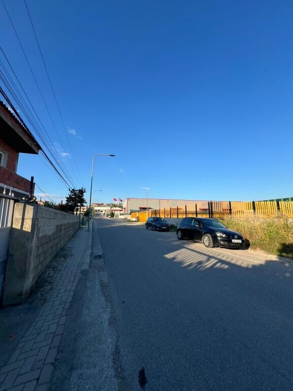 Shitet Toke ne Vore / Prane Autostrades Tirane Durres